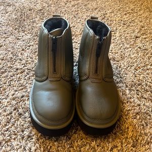 ugg neumel platform zip size 8 in navy green color